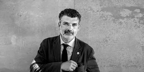 PRESENTACIÓN Y FIRMA DEL ESCRITOR FRANCISCO NARLA